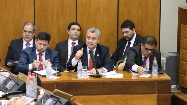 HOY / Villamayor va la guerra contra policías (SR) criticos, acusan: "Este ministro es un mentiroso"
