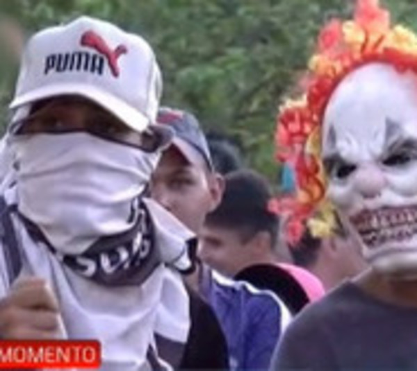 Tenso desalojo en Luque: Ocupantes se resistieron a la salida - Paraguay.com