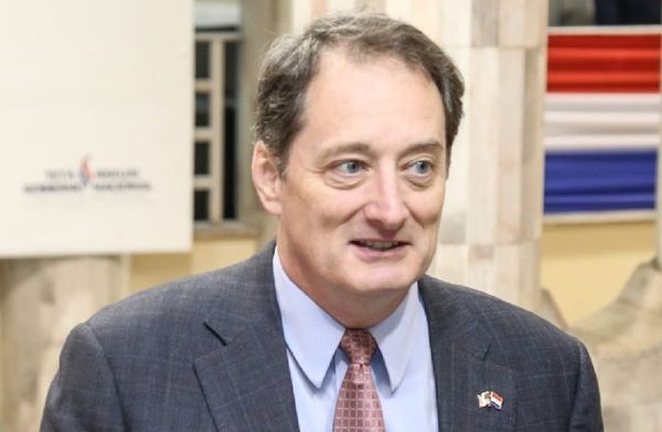 Tuit de embajador americano dispara especulaciones. ¿Es un tirón de orejas para el presidente? - ADN Paraguayo
