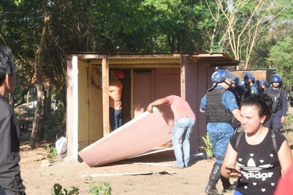 Desalojo de familias en Luque se dio de forma pacífica, según fiscala » Ñanduti