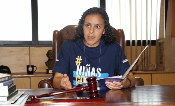 HOY / Niñas asumen como autoridades del Senado y hacen pedidos a los legisladores