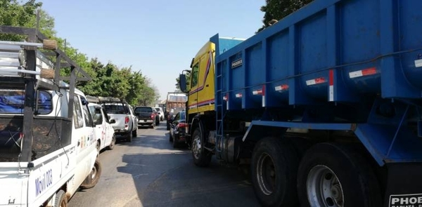 HOY / Mil indígenas cierran el Puente Remanso: circulación paralizada