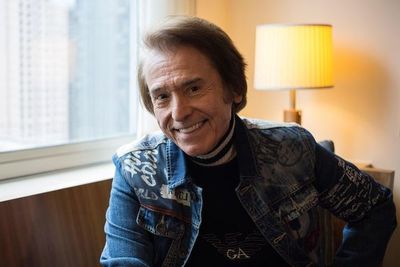 Raphael descarta por el momento interpretar con los cantantes urbanos - Música - ABC Color