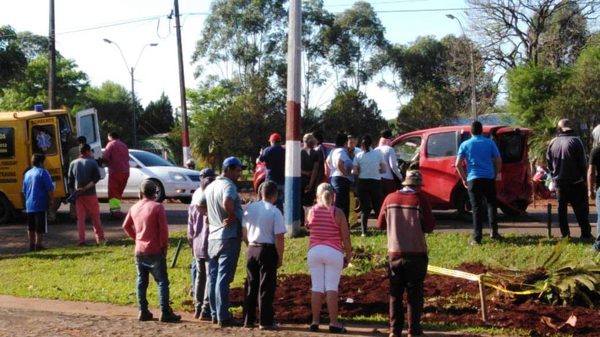 ACCIDENTE DEJA UN LESIONADO Y DAÑOS MATERIALES EN HOHENAU