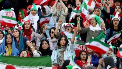 Mujeres iraníes ingresan por primera vez a un estadio de fútbol - ADN Paraguayo