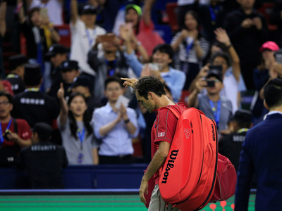 Federer queda fuera de Shanghái tras un tenso partido