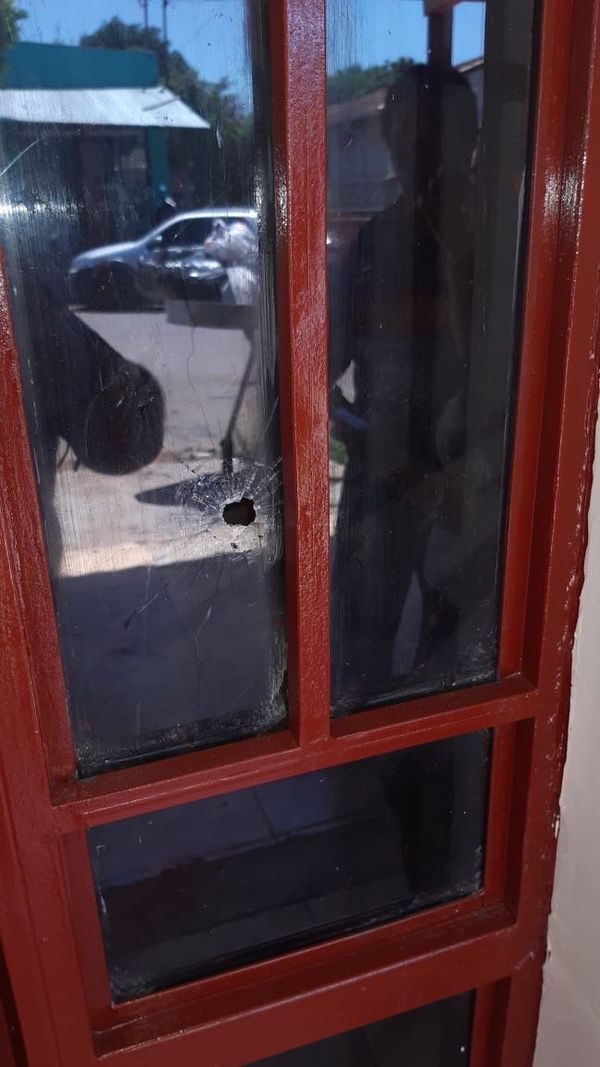Disparan contra emisora de radio en Pedro Juan Caballero - Nacionales - ABC Color