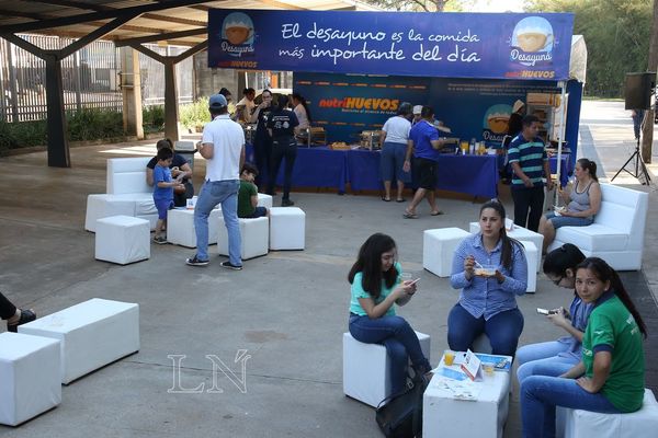 Nutrihuevos invitó el desayuno