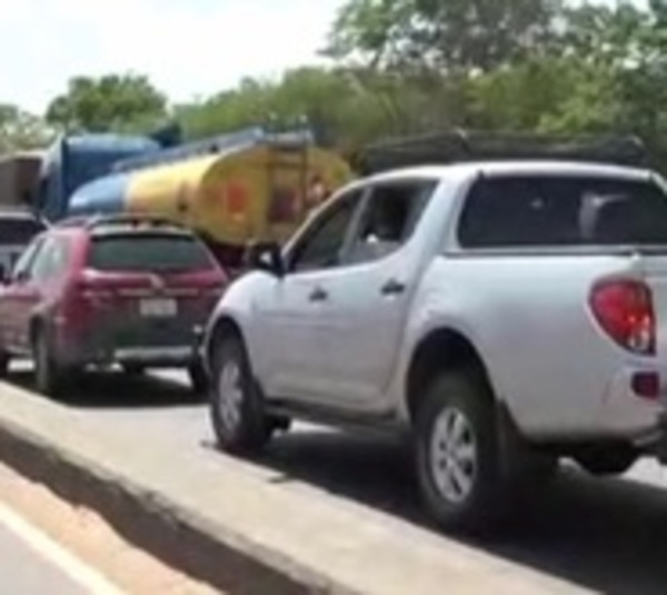 Espera infernal: Indígenas protestan y cierran Puente Remanso - Paraguay.com