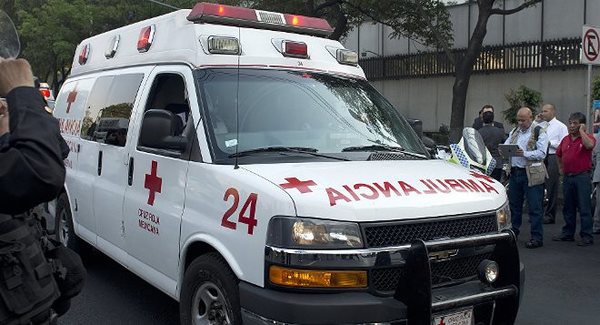 Varios muertos tras un choque de tren con autobús en el centro de México | .::Agencia IP::.