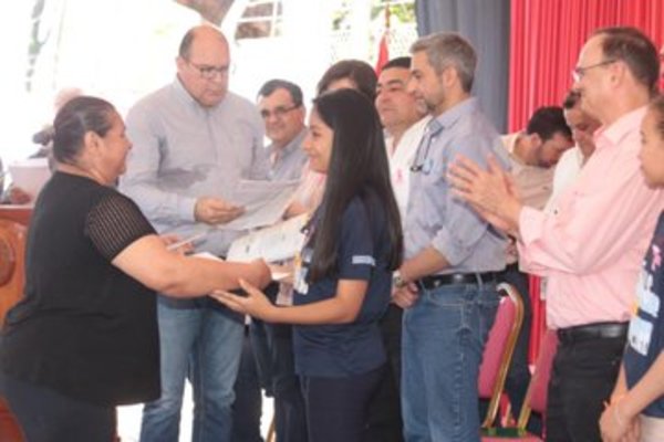 Unos cuarenta y tres beneficiarios recibieron subsidios habitacionales en Concepción - .::RADIO NACIONAL::.