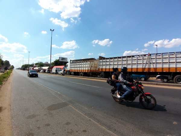Puente Remanso permanece bloqueado al paso por protesta de indígenas