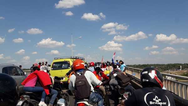 Conductores atrapados por horas en el Puente Remanso