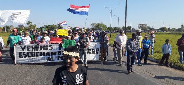 Indígenas cierran Puente Remanso: "No tenemos todavía esperanza de que se abra" » Ñanduti