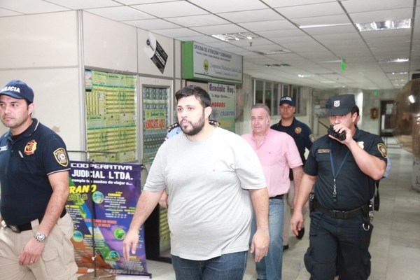 Juez otorga permiso a González Daher y su hijo para poder trabajar - ADN Paraguayo