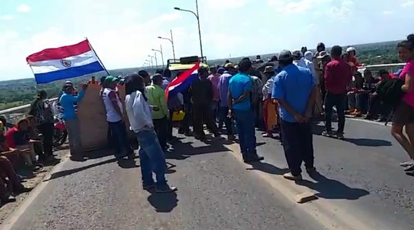 Indígenas levantan cierre sobre Puente Remanso tras compromiso del Gobierno - Nacionales - ABC Color
