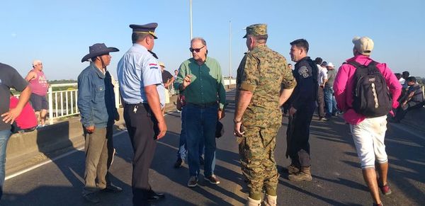 Indígenas aceptan desbloquear Puente Remanso, pero no se mueven - Nacionales - ABC Color