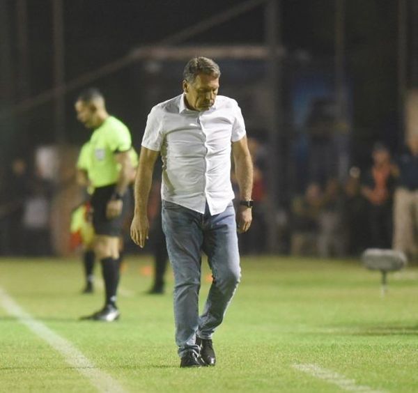 Miguel Russo en la cuerda floja en el Ciclón