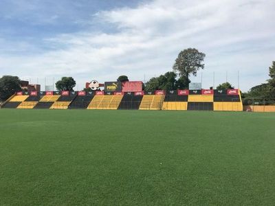 Poco público para el clásico y hablan de boicot