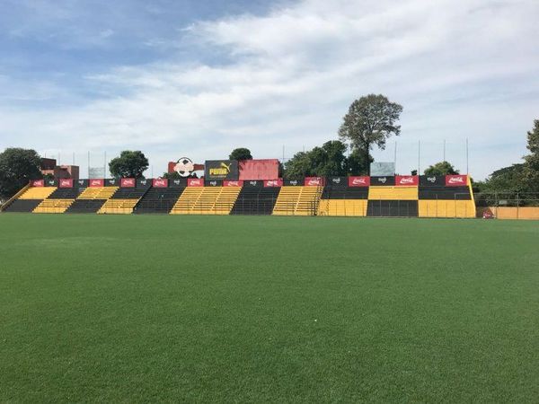 Poco público para el clásico y hablan de boicot