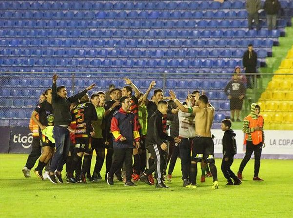 Cristobal Colón elimina a Olimpia en penales y avanza a cuartos