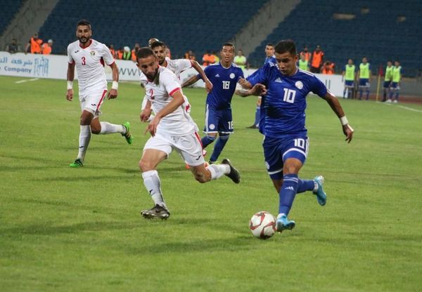 Paraguay vence 4-2 a Jordania dejando muchas dudas sobre el futuro