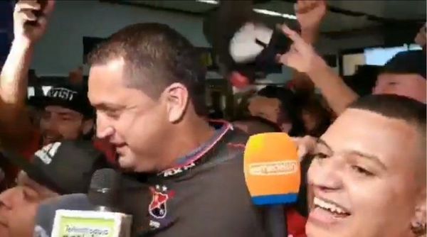 Bobadilla es recibido como un ídolo en Colombia