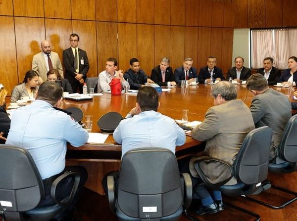 Conforman mesa de trabajo para crear una ley que destierre la violencia en las canchas de fútbol