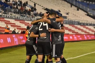 Olimpia gana a Nacional y se alista para la Libertadores