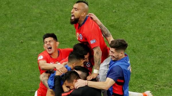 Chile clasifica por penales ante Colombia