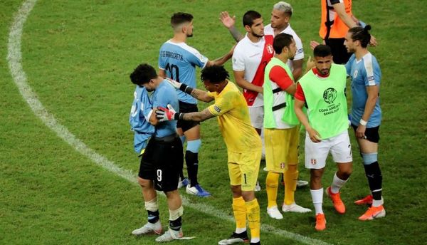 Caballerosidad y tristeza de los charrúas tras el partido por Copa América