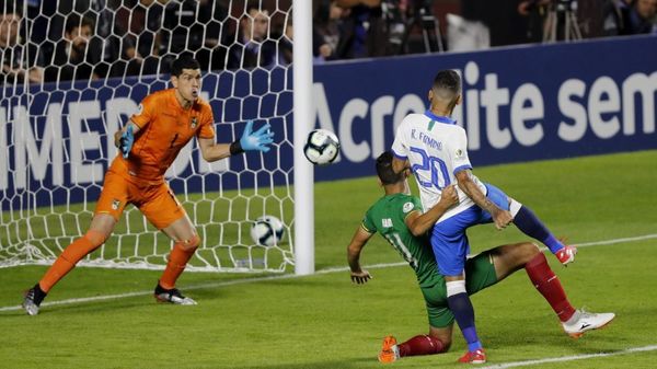 Brasil impreciso derrota a Bolivia 3-0