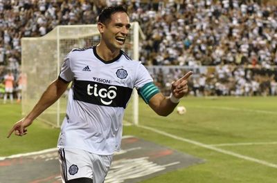 Olimpia pide desvinculación de Roque Santa Cruz de la lista de la Selección Nacional
