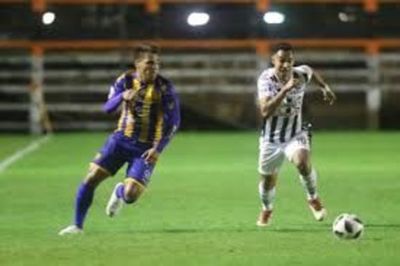 Luque se enfrenta contra el Deportivo Santaní