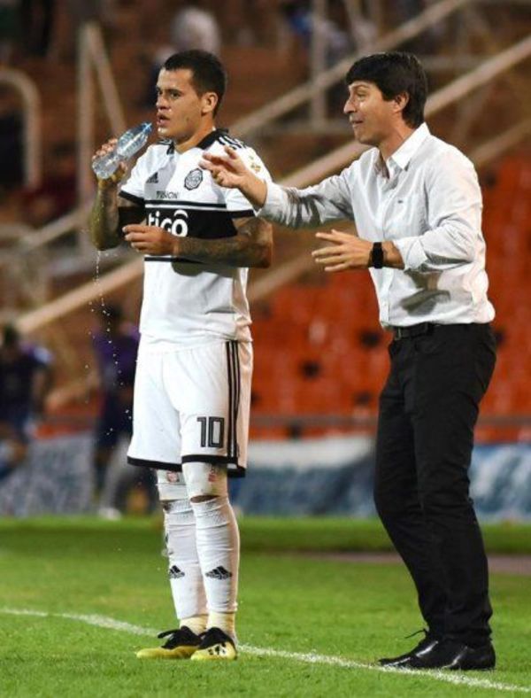 Destacan juego de toque de Olimpia