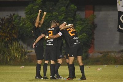 Olimpia pisa fuerte en la cima