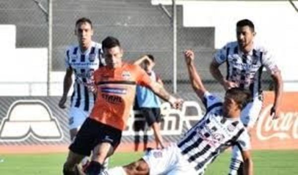 Las Águilas y Santaní se enfrentan por seguir sumando en la tabla
