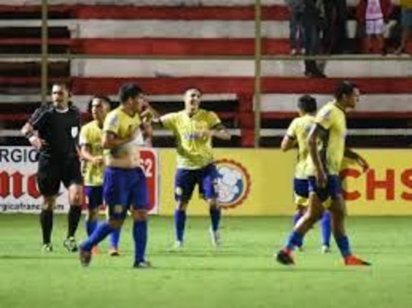 Capiatá lográ una ajustada victoria sobre el final contra San Lorenzo
