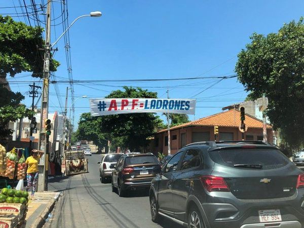 Duros pasacalles contra Harrison, Elizondo y la APF en calles de Asunción