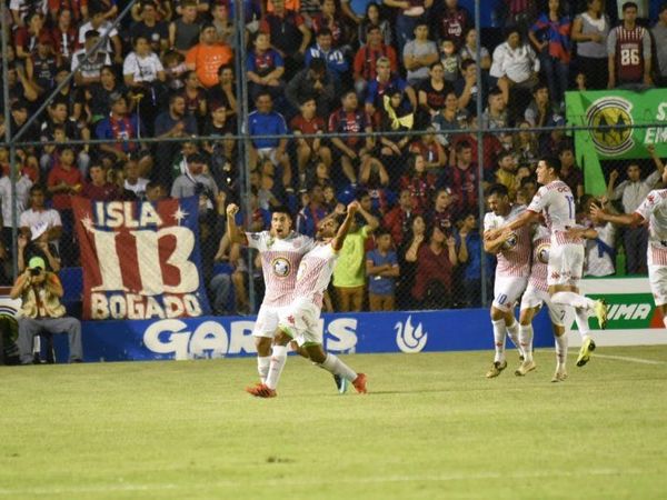 El Santo toma la punta en una racha de victorias históricas