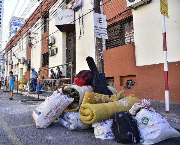 Tras dos meses acampados frente al Indert, manifestantes logran acuerdo y levantan protesta - Nacionales - ABC Color