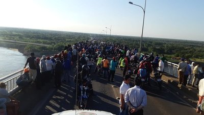 Gobierno insistirá con el diálogo para despejar Puente Remanso | .::Agencia IP::.