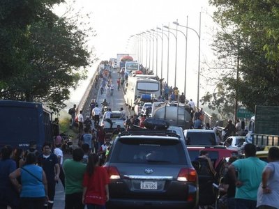 Gobierno verifica situación de niños indígenas en el Puente Remanso