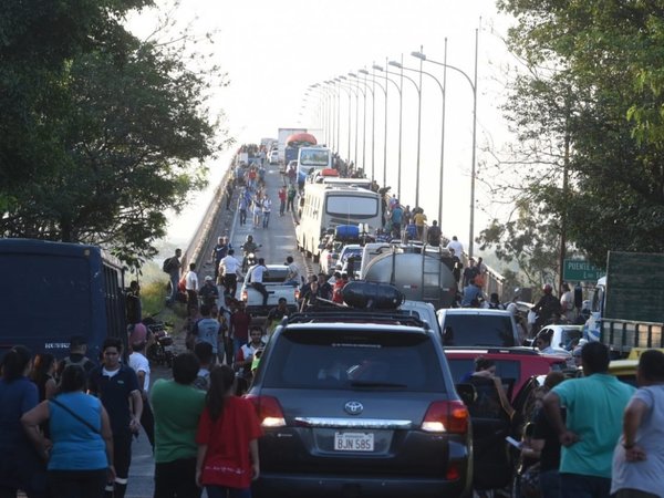 Gobierno verifica situación de niños indígenas en el Puente Remanso