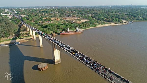 Indígenas cierran Puente Remanso.