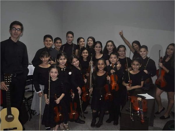 Músicos caacupeños denuncian cierre irregular de clases de violín