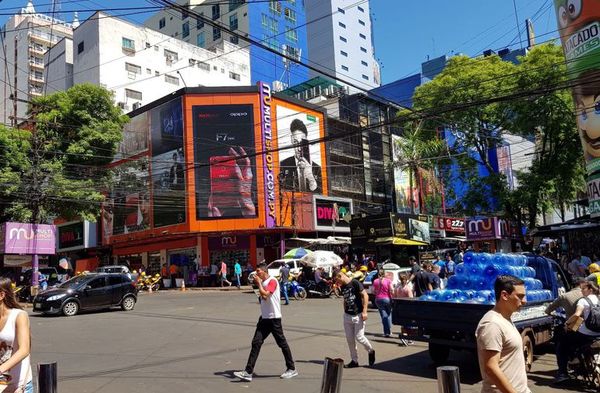 Comerciantes esteños celebran aumento de cota de compras para brasileños - Nacionales - ABC Color