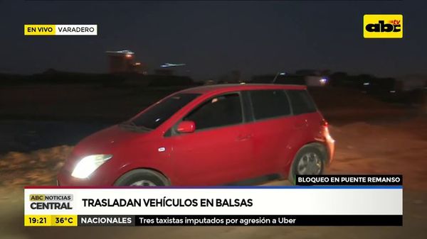 Trasladan vehículos en balsas - ABC Noticias - ABC Color