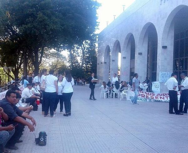Funcionarios anuncian medidas contra ley que establece horario escalonado