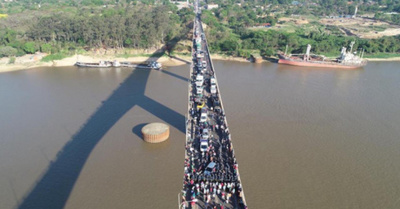 Alrededor de 12 horas de cierre y ¡una renuncia!